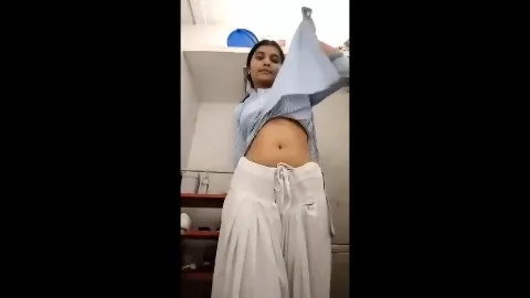 Sexy amateur girl recording her nudes